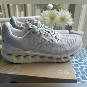 New in Box Men’s On Cloud Shoes Size 10 White n Green Cloudsurfer